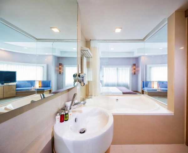 Village Hotel Changi by Far East Hospitality image 12